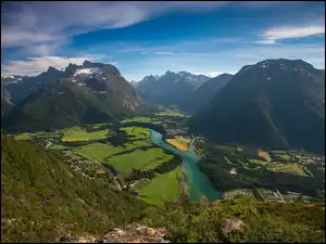 Norwegia, Dolina, Chmury, Las, Drzewa, Romsdalen, Rzeka Rauma, Góry, Domy