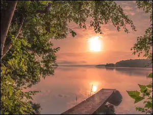Wschód słońca, Jezioro, Drzewa, Pomost
