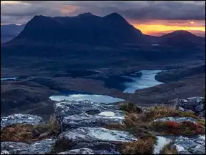 Wschód słońca, Góry, Skały, Assynt, Góra Cul Mor, Rośliny, Szkocja, Jeziora