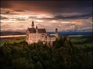 Skały, Zamek Neuschwanstein, Chmury, Bawaria, Drzewa, Niemcy