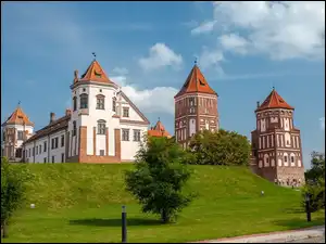 Mirski zamak, Mir Castle Complex, Drzewa, Zamek w Mirze, Mir, Białoruś, Mir
