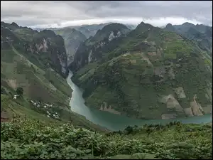 Krzewy, Wietnam, Rzeka, Roślinność, Prowincja Ha Giang, Nho Que River, Chmury, Góry