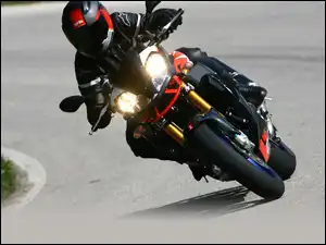 Wyścigowy, Aprilia Tuono 1000R Factory, Tor