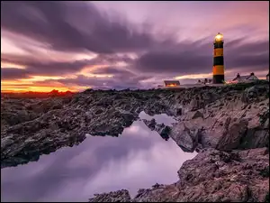 Latarnia morska, Skały, Zachód słońca, Irlandia, Saint Johns Point Lighthouse, Chmury