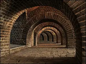 Tunel sklepienia w piwnicy