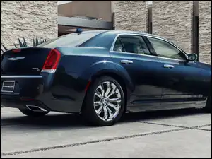 Chrysler 300C Platinum z boku