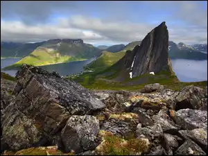 Mgła, Morze, Szczyt, Wyspa Senja, Góry, Góra Segla, Norwegia, Skały
