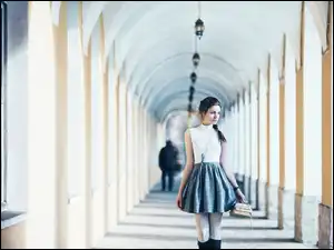 Książki, Brunetka, Moda, Styl