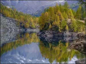 Góry, Jesień, Drzewa, Skały, Jezioro, Odbicie