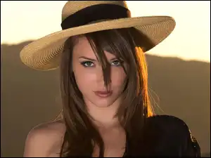 Malena Morgan, Kobieta, Kapelusz, Włosy