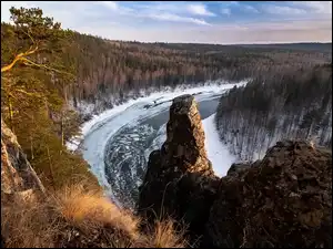 Śnieg, Rzeka Czusowaja, Skały, Rosja, Drzewa, Trawa