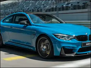 BMW M4 przodem