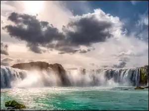 Rzeka Skjalfandafljot, Wschód słońca, Wodospad Godafoss, Islandia, Chmury