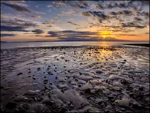 Plaża, Zachód słońca, Zatoka, Morze, Chmury