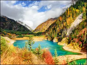 Jezioro w parku Jiuzhaigou