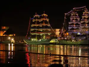 Żaglowce, Port, Oświetlone