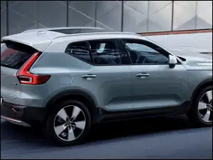 Volvo XC40 bokiem