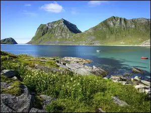 Jezioro, Góry, Łodzie, Roślinność, Kamienie, Norwegia