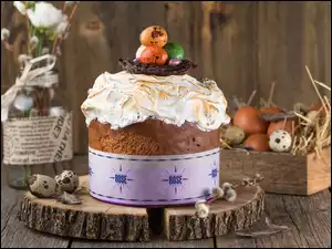 Wielkanocna babka z pisankami