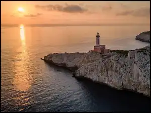 Latarnia morska Punta Carena nad wybrzeżem
