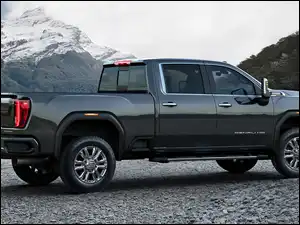 GMC Sierra Denali bokiem