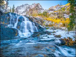 Stany Zjednoczone, Drzewa, Lundy Canyon, Krzewy, Skały, Góry, Śnieg, Wodospad, Rzeka, Kalifornia