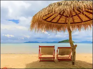 Leżaki, Chmury, Plaża, Morze, Parasol