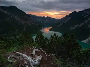 Jezioro, Góry, Drzewa, Chmury, Las, Zachód słońca