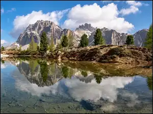 Włochy, Dolomity, Tyrol, Chmury, Odbicie, Jezioro, Lago Limides, Góry, Drzewa
