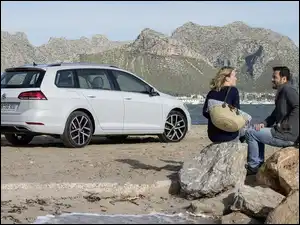 Para na kamieniu z Volkswagen Golf 7 Variant Fecelift Rear