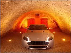 Oświetlenie, Aston Martin V8 Vantage S, Garaż