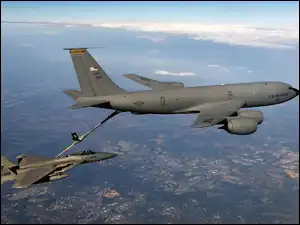 F-16, KC-135 Stratotanker, Myśliwiec, Transportowiec, Lot