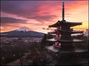 Japonia, Prefektura Yamanashi, Zachód słońca, Miasto Fujiyoshida, Chureito Pagoda, Świątynia, Fudżi, Góra, Mount Fuji, Wyspa Honsiu