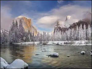 Stany Zjednoczone, Mgła, Park Narodowy Yosemite, Chmury, Drzewa, Góry, Kamienie, Rzeka Merced, Zima, Kalifornia