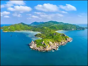 Zadrzewiona wyspa Lao Rakhing na prowincji Krabi