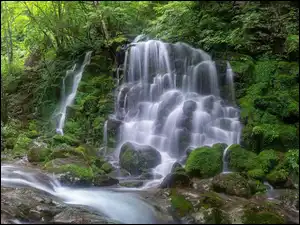 Wodospad Silbidan Falls w Jirisan Parku Narodowym