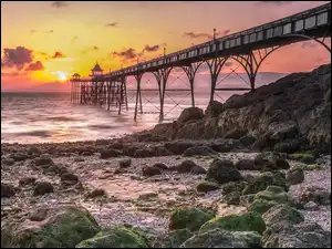 Molo Clevedon Pier, Rzeka Severn, Kamienie, Anglia, Wschód słońca, Clevedon