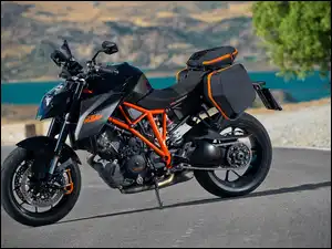 Motocykl KTM 1290 super duke R black z roku 2017