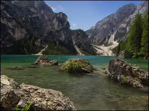 Południowy Tyrol, Jezioro Pragser Wildsee, Skały, Włochy, Dolomity, Góry, Lago di Braies