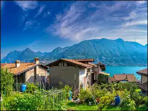 Domy nad jezioremLago di Iseo we Włoszech