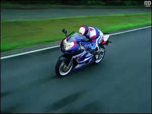 tor, koła, opony , światła , kierownica, Motory Suzuki, tłumik , lusterka, siedzenie , kierowca