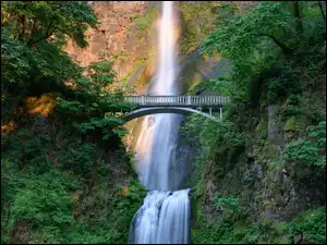 Wodospad Multnomah Falls w Oregonie w Stanach Zjednoczonych