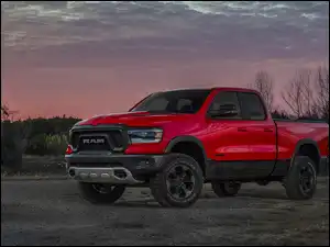 Dodge Ram 1500 Rebel 4x4 bokiem