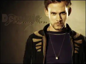łańcuszek, Dominic Monaghan, niebieski t-shirt