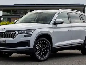 Bok, Skoda Kodiaq, Przód