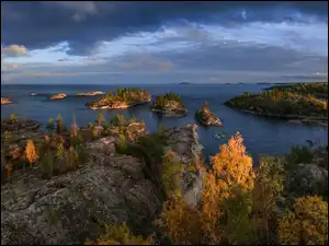 Jesień, Karelia, Chmury, Skały, Drzewa, Jezioro, Ładoga, Rosja, Wysepki