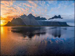 Zachód słońca, Niebo, Islandia, Morze, Vestrahorn, Góra, Chmury