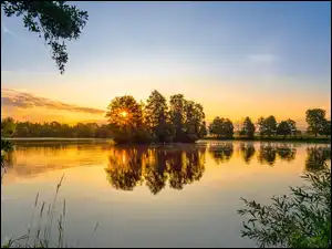Jezioro, Zachód słońca, Drzewa, Odbicie